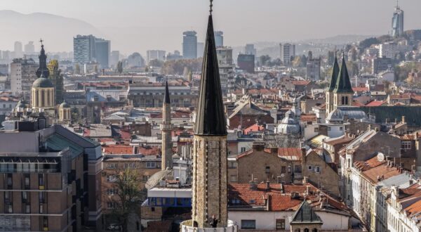 01.11.2024., Sarajevo, Bosna i Hercegovina - Pogled na sarajevske dzamije za vrijeme Dzuma-namaza, muslimanske molitve koja se odrzava iskljucivo petkom. Photo: Armin Durgut/PIXSELL