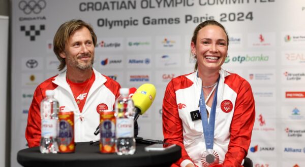 03.08.2024., Pariz, Francuska - XXXIII. Docek Donne Vekic u Hrvatskoj kuci u Parizu nakon osvojene srebrne medalje na Olimpijskim igrama Pariz 2024. Photo: Igor Kralj/PIXSELL