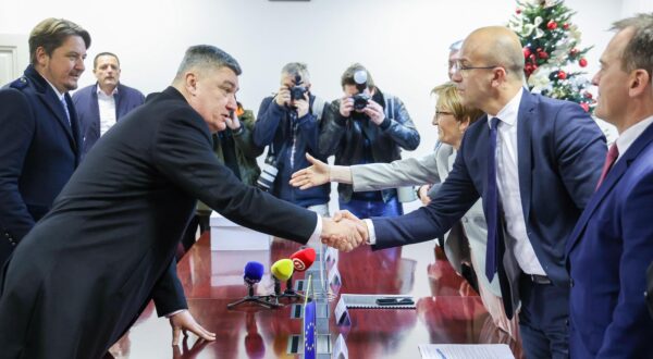 03.12.2024., Zagreb - Prostorije DIP-a. Predsjednik Republike Zoran Milanovic predao je prijedlog kandidature za predsjednika Republike Drzavnom izbornom povjerenstvu. Photo: Sanjin Strukic/PIXSELL