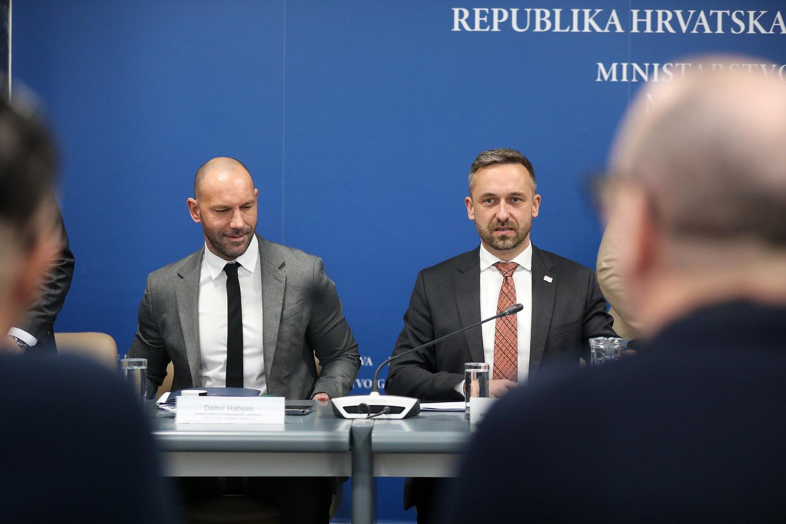 03.12.2024., Zagreb - Treci sastanak pregovarackih odbora Vlade RH i predstavnika sindikata u Ministarstvu rada, mirovinskoga sustava, obitelji i socijalne politike o sklapanju dodataka Temeljnom kolektivnom ugovoru za zaposlenike u javnim sluzbama i sklapanju dodataka Kolekivnom ugovoru za drzavne sluzbenike i namjestenike. ministar pravosudja, uprave i digitalne transformacije Damir Habijan, ministar rada, mirovinskoga sustava, obitelji i socijalne politike Marin Piletic Photo: Zeljko Hladika/PIXSELL