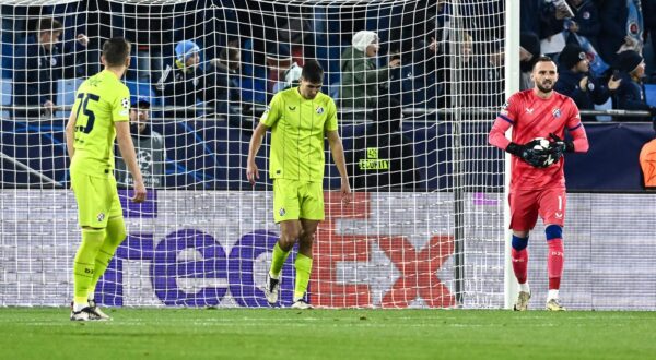 05.11.2024., stadion Tehelne pole, Bratislava, Slovacka - UEFA Liga prvaka, grupna faza, 4. kolo, SK Slovan Bratislava - GNK Dinamo. Raul Torrente, Danijel Zagorac Photo: Marko Lukunic/PIXSELL