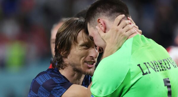 05.12.2022., stadion Al Janoub, Al Wakrah, Katar - FIFA Svjetsko prvenstvo, osmina finala, Japan - Hrvatska. Luka Modric, Dominik Livakovic Photo: Goran Stanzl/PIXSELL