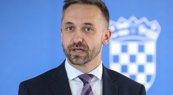 05.12.2024., Zagreb - Ministar rada, mirovinskoga sustava, obitelji i socijalne politike Marin Piletic na konferenciji za medije nakon sjednice Vlade Republike HRvatske u Nacionalnoj i sveucilisnoj knjiznici. Photo: Robert Anic/PIXSELL