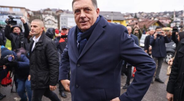 05.12.2024., Sarajevo, Bosna i Hercegovina - Predsjednik bh. entiteta RS Milorad Dodik stigao je danas u sud BiH, a kao i u prijasnjim rocistima, ispred zgrade su ga docekale pristase. Photo: Armin Durgut/PIXSELL