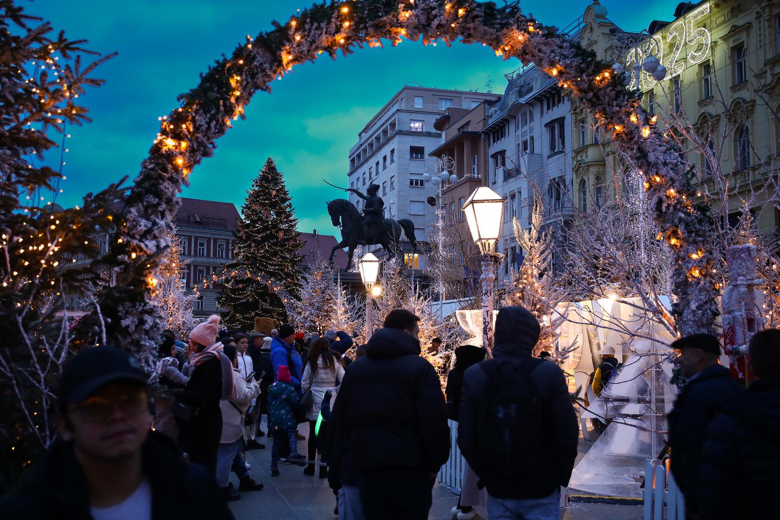 08.12.2024., Zagreb - Zagrebacki Advent na Trgu bana Josipa Jelacica Photo: Emica Elvedji/PIXSELL