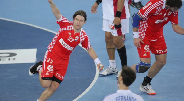 01.02.2009., dvorana Arena, Zagreb, Hrvatska - Hrvatska i Francuska odigrale su na Svjetskom prvenstvu u rukometu finalnu utakmicu za zlatnu medalju.  S Francuskom Hrvatska je igrala jedno finale i to 1995 g. na Islandu koje je izgubila. Ivan Cupic (27) slavi postignut pogodak, Igor Vori (9).rPhoto: Igor Kralj/24sata