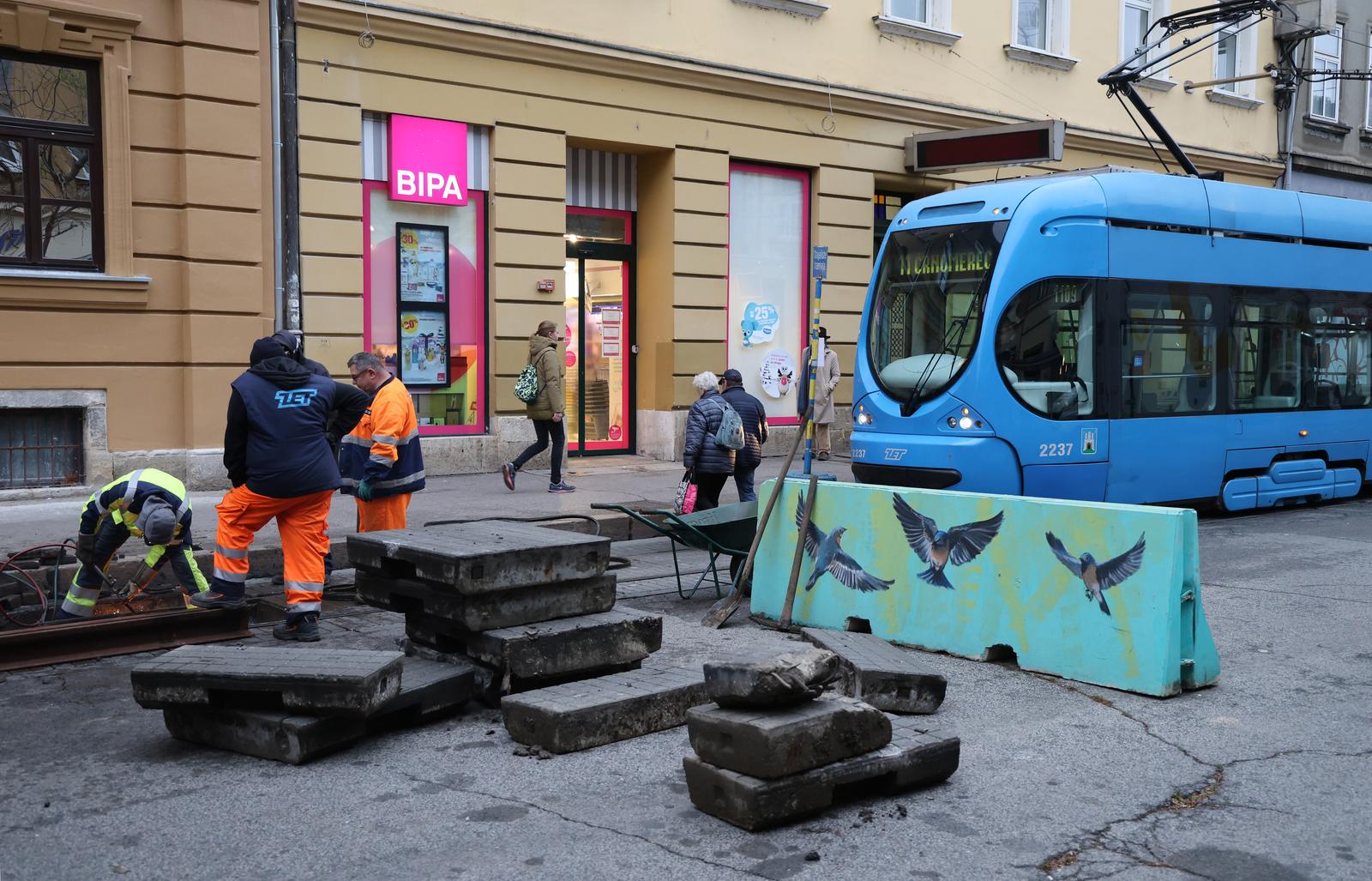 09.12.2024., Zagreb - U Draskovicevoj ulici doslo je do zastoja tramvaja zbog sanacije tracnica u smjeru Jurisiceve i Branimirove. Photo: Patrik Macek/PIXSELL