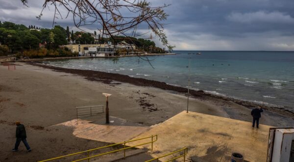 09.12.2024., Split  - Jesen na Splitskim Bacvicama. Photo: Zvonimir Barisin/PIXSELL