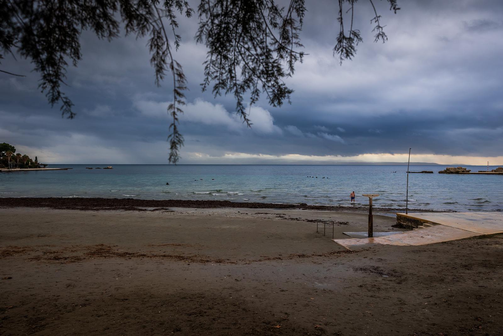 09.12.2024., Split  - Jesen na Splitskim Bacvicama. Photo: Zvonimir Barisin/PIXSELL