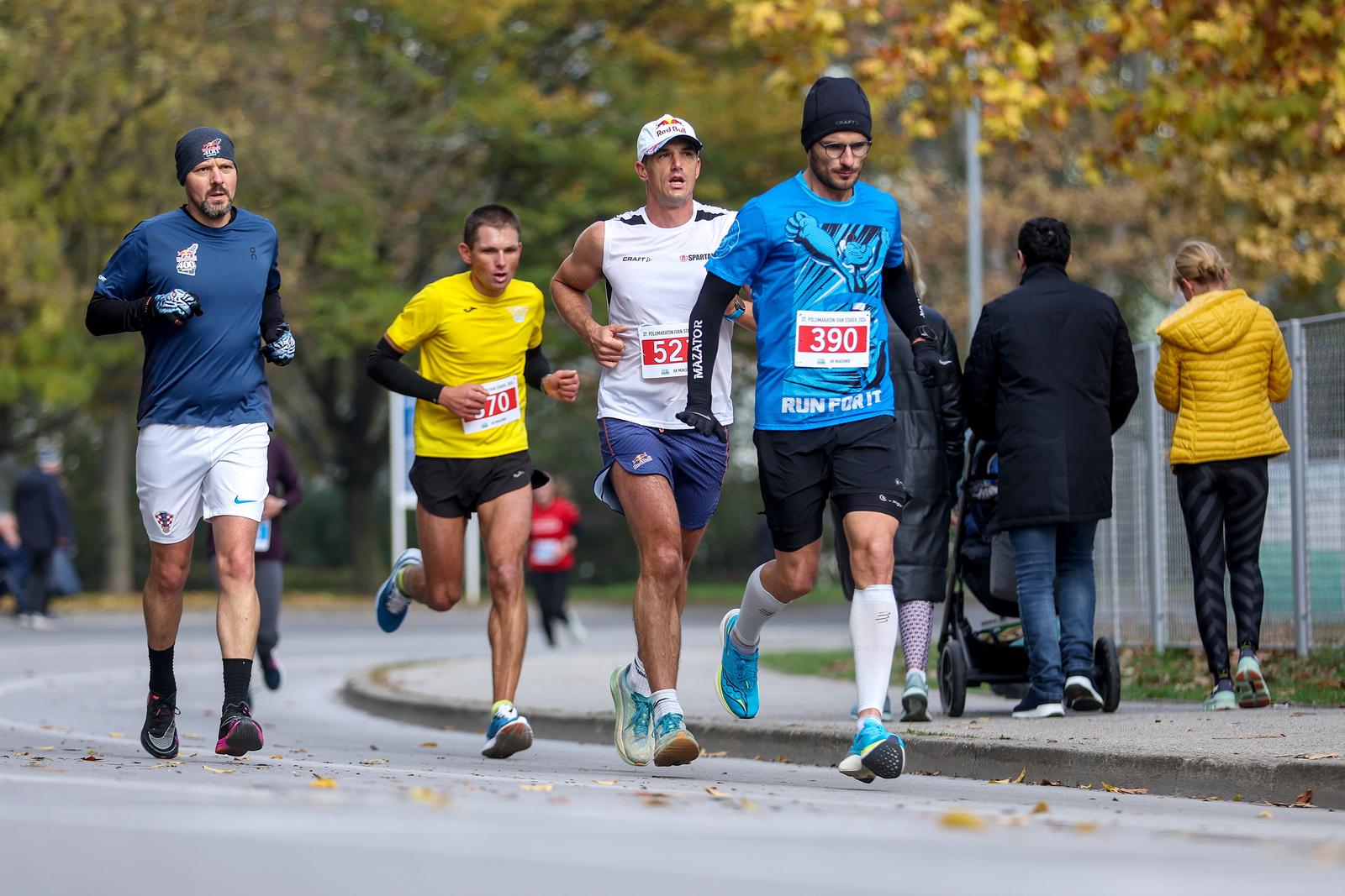 10.11.2024., Zagreb - SRC Jarun - 37. polumaraton Ivan Starek na jezeru Jarun. Valent Sinkovic otrcao je svoj drugi polumaraton i zavrsio na 17. mjestu sa rezultatom 1:18:48. Photo: Igor Kralj/PIXSELL