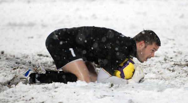 28.11.2010., Varazdin - 1. HNL, 17. kolo, NK Varazdin - RNK Split. Vratar Splita Andrija Vukovic. rPhoto: Marko Jurinec/PIXSELL