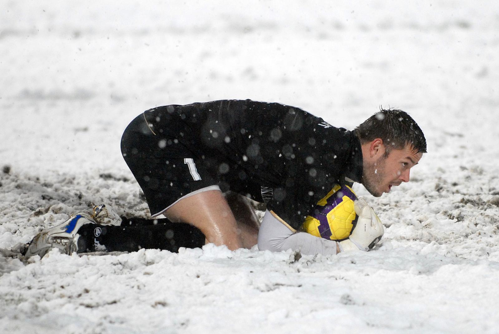 28.11.2010., Varazdin - 1. HNL, 17. kolo, NK Varazdin - RNK Split. Vratar Splita Andrija Vukovic. rPhoto: Marko Jurinec/PIXSELL