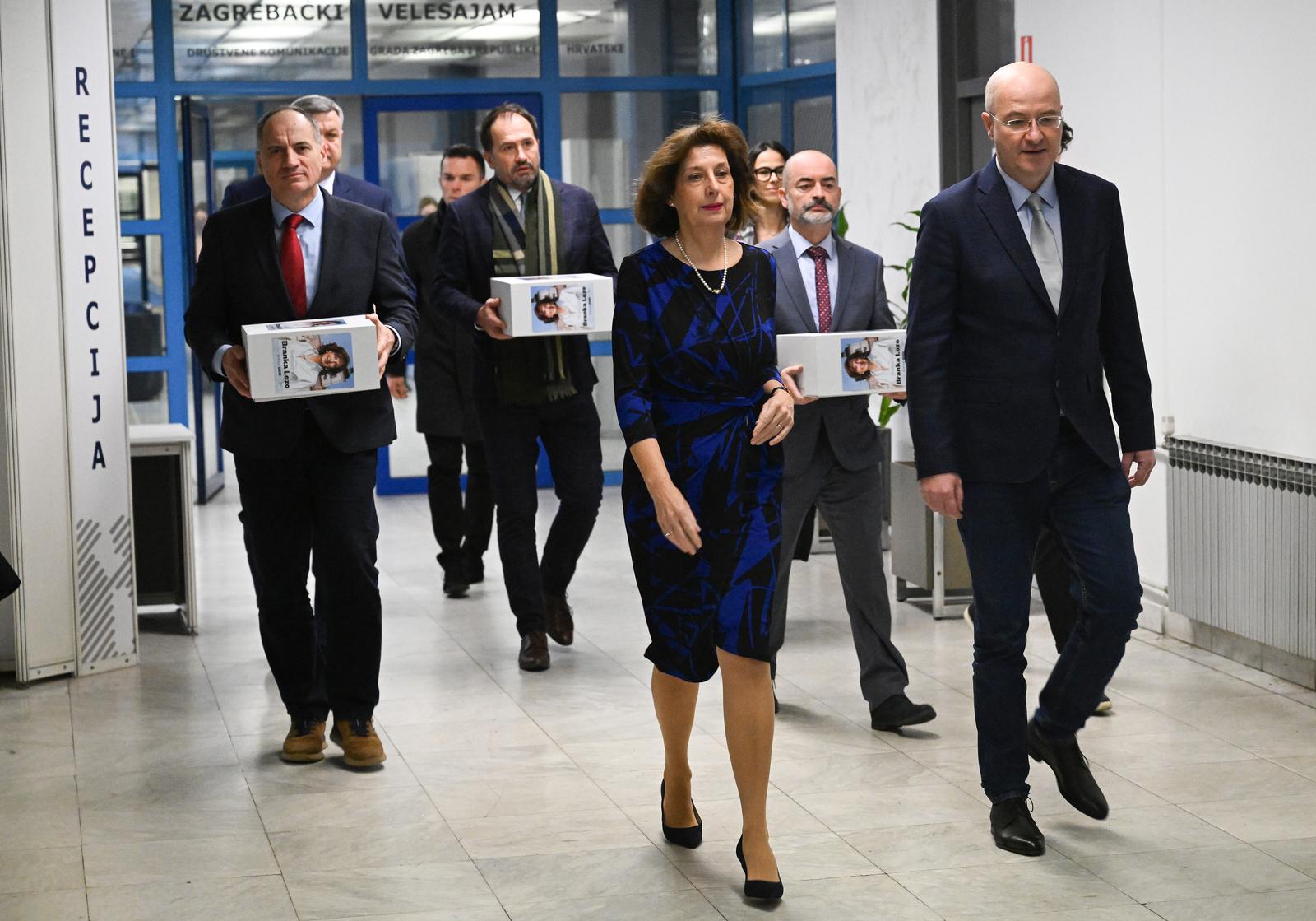 10.12.24., Zagreb - Predsjednicka kandidatkinja Branka Lozo iz stranke DOMiNO sa svojim kolegama predala je potpise za predsjednicku kandidaturu u Hrvatskom drzavnom povjerenstvu. Slaven Dobrovic; Igor Peternel, Branka Lozo, Mario Radic. Photo: Davorin Visnjic/PIXSELL