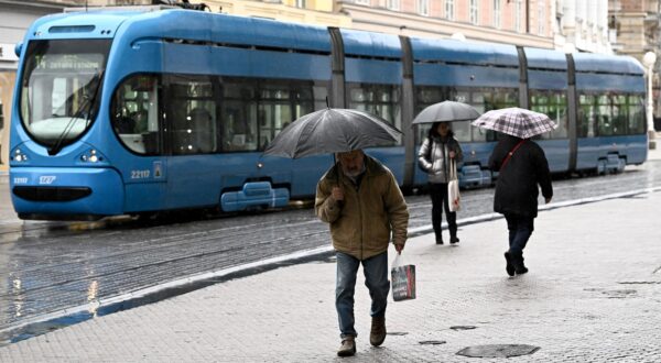 11.12.2024., Zagreb - Kisno jutro u gradu.  Photo: Marko Lukunic/PIXSELL