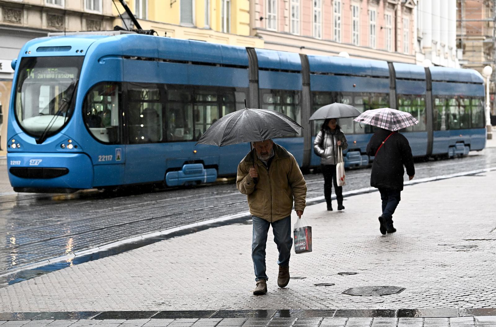 11.12.2024., Zagreb - Kisno jutro u gradu.  Photo: Marko Lukunic/PIXSELL