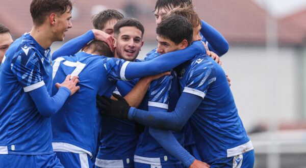 11.12.2024., stadion Sv. Josip Radnik, Zagreb - UEFA Liga prvaka mladih, uzvratna utakmica 3. kola nokaut faze, NK Lokomotiva - Farul Constanta. Nogometasi Lokomotive slave pogodak Ivana Canjuge za vodstvo 3:0. Photo: Luka Stanzl/PIXSELL