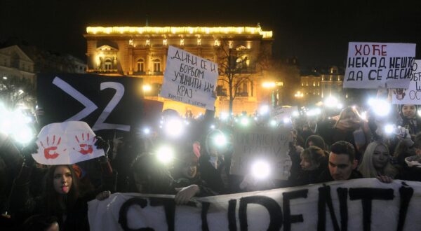 11, December, 2024, Belgrade - Students gathered in front of the Presidency and shouted loudly during the address to the public by Serbian President Aleksandar Vucic. Photo: M.M./ATAImages

11, decembar, 2024, Beograd - Studenti su se okupili ispred Predsednistva i glasno vikali tokom obracanja javnosti predsednika Srbije Aleksandra Vucic. Photo: M.M./ATAImages Photo: M.M./ATA images/PIXSELL