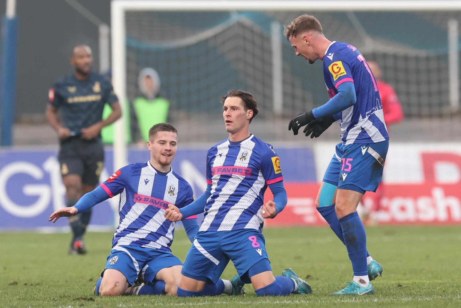 14.12.2024., stadion u Kranjcevicevoj ulici, Zagreb - SuperSport HNL, 17. kolo, NK Lokomotiva - GNK Dinamo. Slavlje nogometasa Lokomotive nakon pogotka Roberta Mudrazije za vodstvo 3:1. Silvio Gorican, Robert Mudrazija, Art Smakaj Photo: Goran Stanzl/PIXSELL