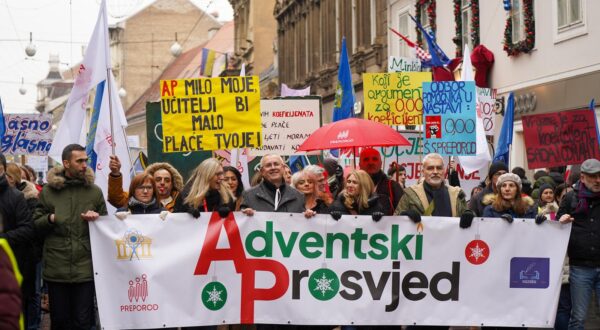 14.12.2024., Zagreb - Prosvjed Nezavisnog sindikata znanosti i visokog obrazovanja, Skolskog sindikata Preporod i Nezavisnog sindikata zaposlenih u srednjim skolama Hrvatske pod nazivom "Adventski prosvjed" protiv ocjenjivanja i nepravednih koeficijenata. Photo: Patricija Flikac/PIXSELL