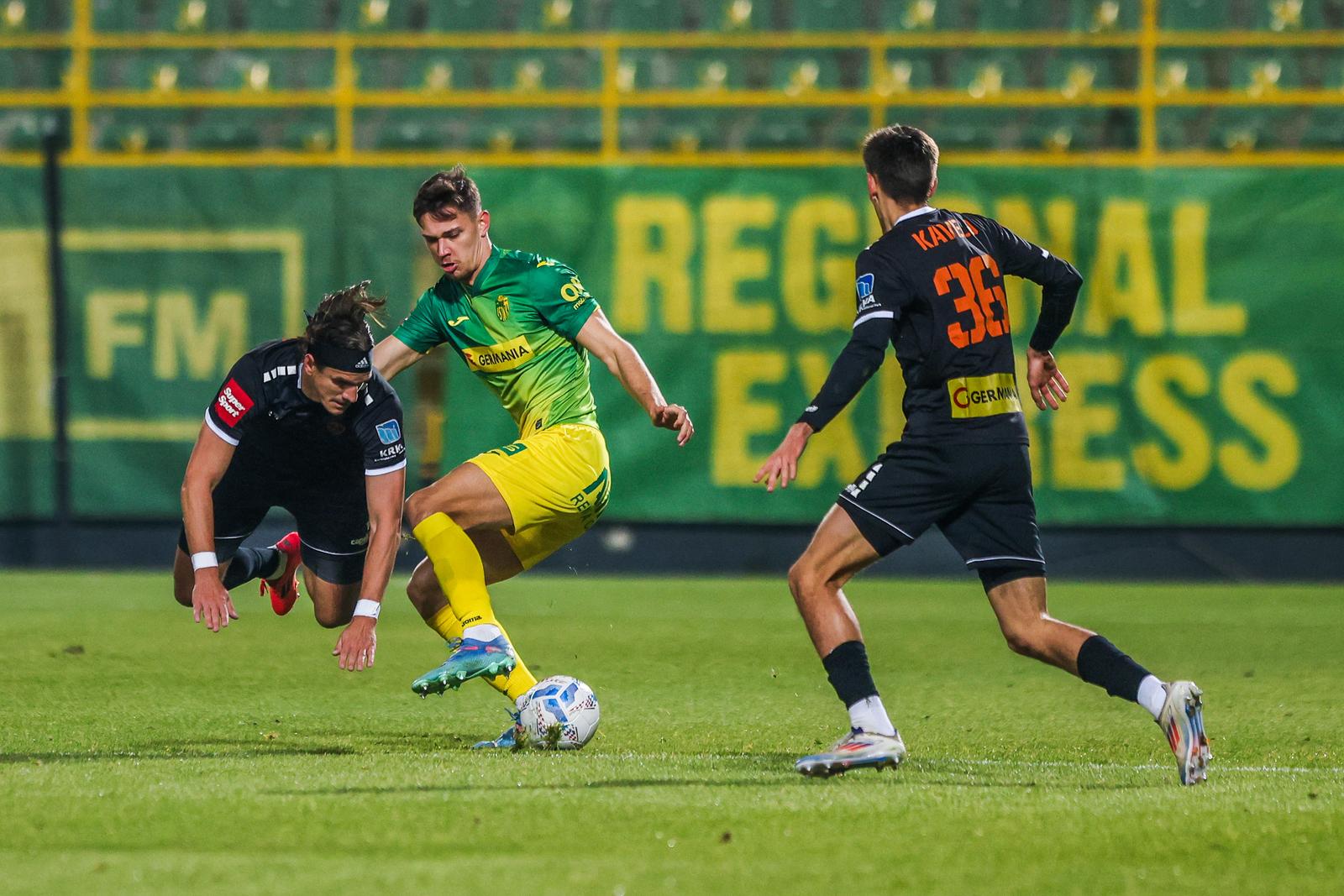 14.12.2024., stadion Aldo Drosina, Pula - SuperSport HNL, 17. kolo, NK Istra 1961 - HNK Sibenik. Ivan Santini, Iurie Iovu Photo: Srecko Niketic/PIXSELL