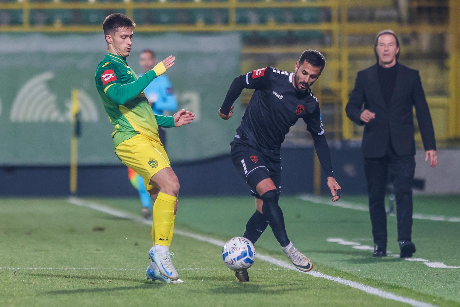 14.12.2024., stadion Aldo Drosina, Pula - SuperSport HNL, 17. kolo, NK Istra 1961 - HNK Sibenik. Mateo Lisica, Sime Grzan Photo: Srecko Niketic/PIXSELL