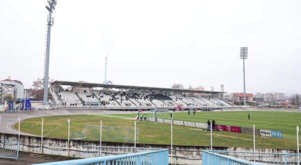 Zagreb - Stadion u Kranjcevicevoj ulici, Zagreb - SuperSport HNL, 17. kolo, NK Lokomotiva - GNK Dinamo. Danasnja utakmica Lokomotive i Dinama trebala bi biti zadnja koju su gradski suparnici odigrali na stadionu u Kranjcevicevoj kakav je trenutacno danas. Sljedeci susret Lokomotive kao domacina Dinamu trebao bi se igrati 17. svibnja, a do tada bi se vec trebao srusiti stari stadion i poceti graditi novi. Lokomotiva je s Dinamom dogovorila da ce svoje prvoligaske utakmice od 1. ozujka 2025. godine do kraja aktualne sezone igrati takodjer na Maksimiru. Novi stadion u Kranjcevicevoj trebao bi biti gotov u jesen 2026. godine.  Photo: Goran Stanzl/PIXSELL