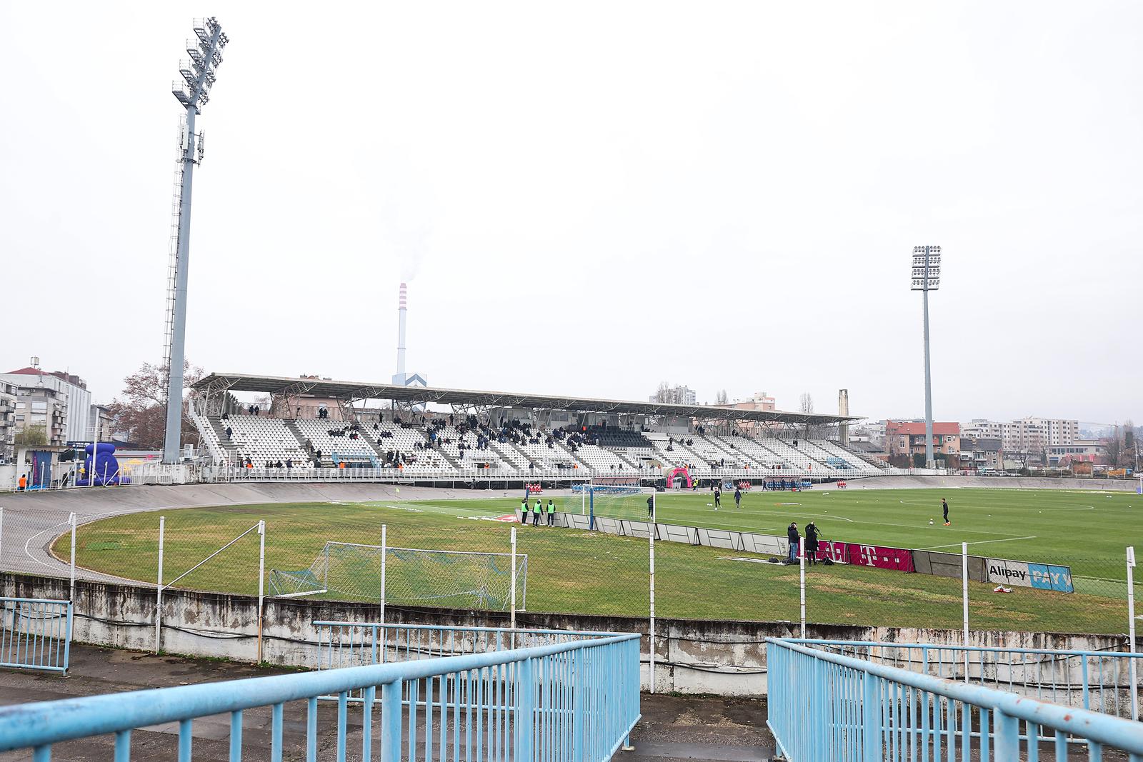 Zagreb - Stadion u Kranjcevicevoj ulici, Zagreb - SuperSport HNL, 17. kolo, NK Lokomotiva - GNK Dinamo. Danasnja utakmica Lokomotive i Dinama trebala bi biti zadnja koju su gradski suparnici odigrali na stadionu u Kranjcevicevoj kakav je trenutacno danas. Sljedeci susret Lokomotive kao domacina Dinamu trebao bi se igrati 17. svibnja, a do tada bi se vec trebao srusiti stari stadion i poceti graditi novi. Lokomotiva je s Dinamom dogovorila da ce svoje prvoligaske utakmice od 1. ozujka 2025. godine do kraja aktualne sezone igrati takodjer na Maksimiru. Novi stadion u Kranjcevicevoj trebao bi biti gotov u jesen 2026. godine.  Photo: Goran Stanzl/PIXSELL