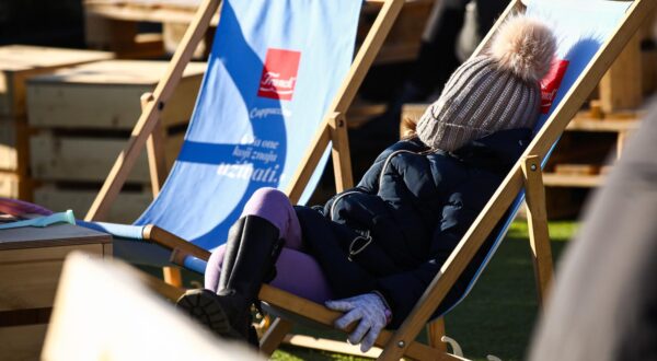 17.11.2024., Zagreb- Vecina Zagrebcana odlucilo je tmurnu i maglovidu nedjelju u gradu zamjeniti sa suncanom i toplom na Sljemenu. Photo: Emica Elvedji/PIXSELL