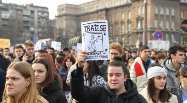 18, December, 2024, Belgrade - Students of the University of Belgrade gathered at Vuk's Monument, where they blocked traffic in the "Stop, Serbia" action to hold a 15-minute rally in memory of the victims in Novi Sad. Photo: R.Z./ATAImages  18, decembar, 2024, Beograd - Studenti Beogradskog Univerziteta izasli su kod Vukovog spomenika, gde su blokirali saobracaj u akciji "Zastani, Srbijo" kako bi odrzali skup u trajanju od 15 minuta u znak secanja na stradale u Novom Sadu. Photo: R.Z./ATAImages Photo: R.Z./ATAImages/PIXSELL