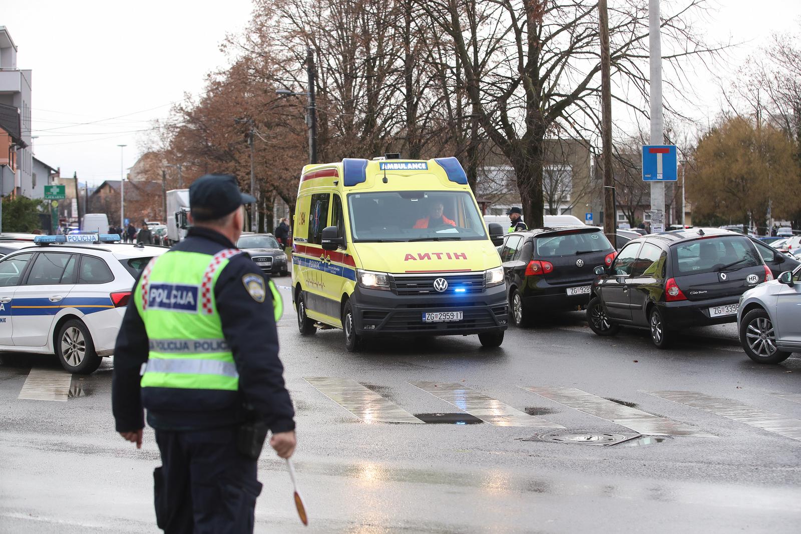 20.12.2024.Zagreb - U OS Precko zasad nepoznati napadac nozem je ozlijedio jednu uciteljicu, a ozljede su zadobili i ucenici. Photo: Zeljko Lukunic/PIXSELL