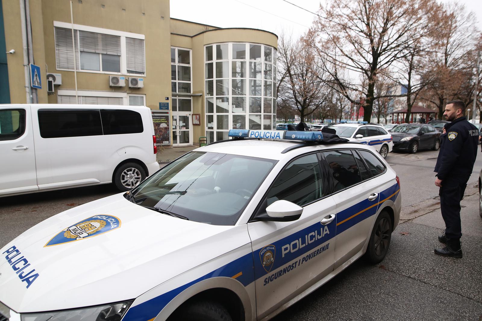 20.12.2024.Zagreb - U OS Precko zasad nepoznati napadac nozem je ozlijedio jednu uciteljicu, a ozljede su zadobili i ucenici. Photo: Zeljko Lukunic/PIXSELL