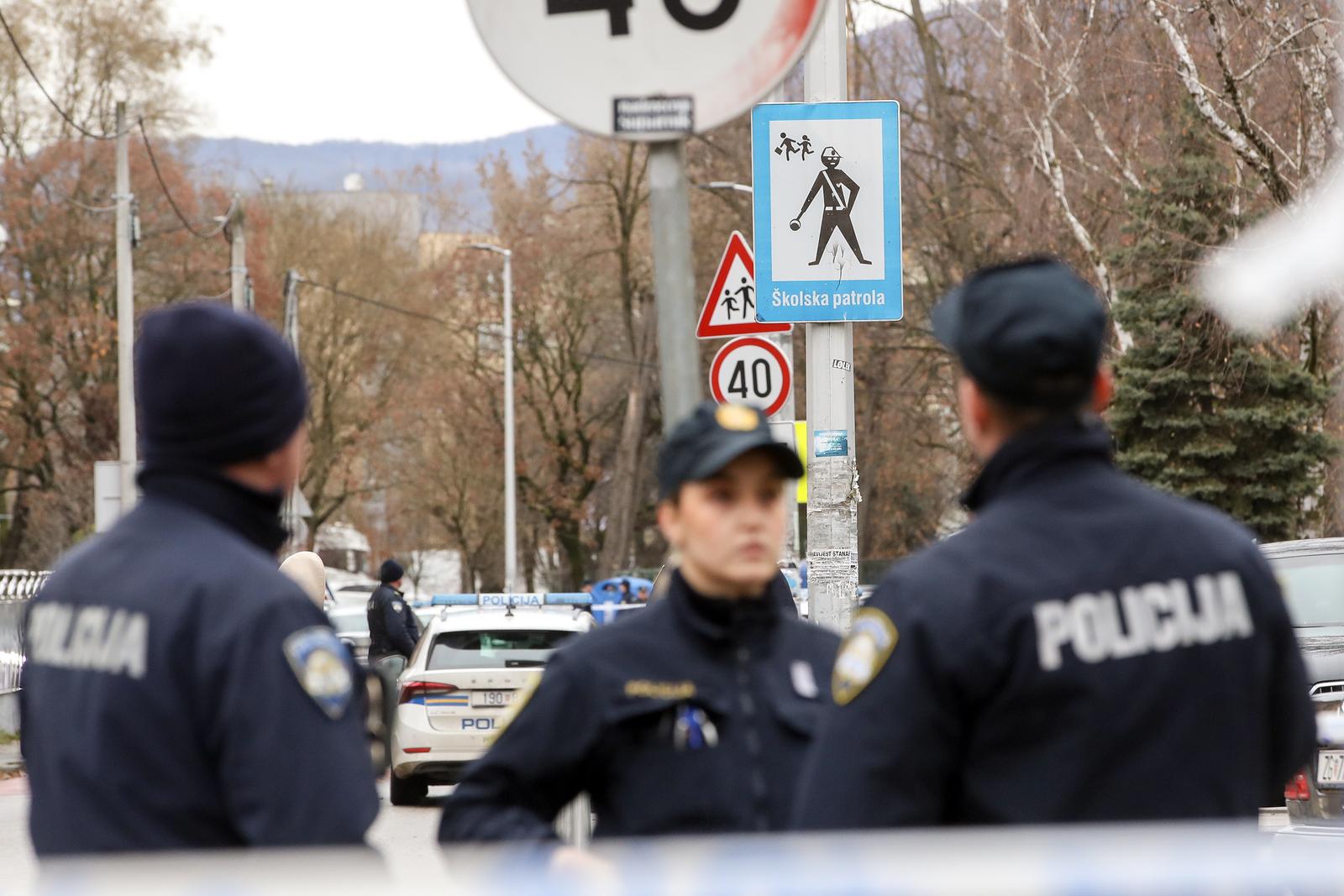 20.12.2024.Zagreb - U OS Precko zasad nepoznati napadac nozem je ozlijedio jednu uciteljicu, a ozljede su zadobili i ucenici. Photo: Zeljko Lukunic/PIXSELL