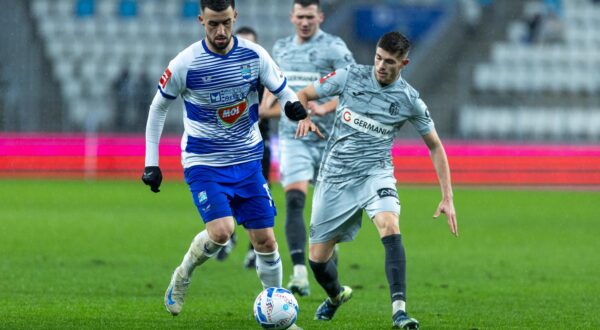 20.12.2024., stadion Opus Arena, Osijek - SuperSport HNL, 18. kolo, NK Osijek - NK Istra 1961. Arnel Jakupovic, Moris Valincic Photo: Borna Jaksic/PIXSELL