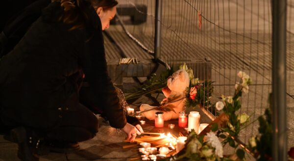 21, December, 2024, Belgrade - The mothers of the murdered girls in Ribnikar organized a support rally for the family of the murdered boy from Croatia and all the injured and their teachers at Republic Square. Photo: M.M./ATAImages

21, decembar, 2024, Beograd - Majke ubijenih devojcica u Ribnikaru su na Trgu republike organizovale skup podrske uz porodicu ubijenog decaka iz Hrvatske i sve povredjene i njihove uciteljice. Photo: M.M./ATAImages Photo: M.M./ATAImages/PIXSELL