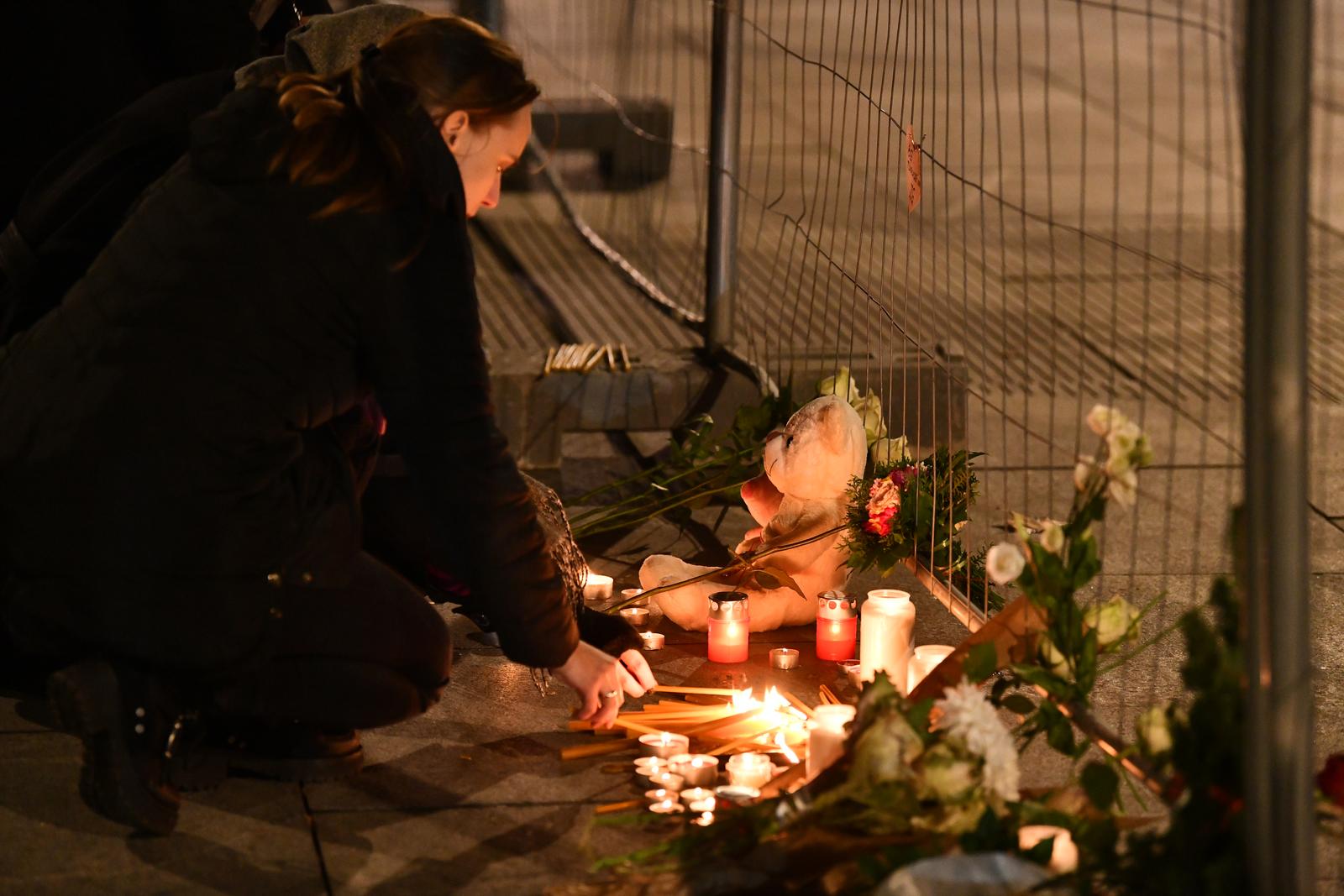 21, December, 2024, Belgrade - The mothers of the murdered girls in Ribnikar organized a support rally for the family of the murdered boy from Croatia and all the injured and their teachers at Republic Square. Photo: M.M./ATAImages

21, decembar, 2024, Beograd - Majke ubijenih devojcica u Ribnikaru su na Trgu republike organizovale skup podrske uz porodicu ubijenog decaka iz Hrvatske i sve povredjene i njihove uciteljice. Photo: M.M./ATAImages Photo: M.M./ATAImages/PIXSELL