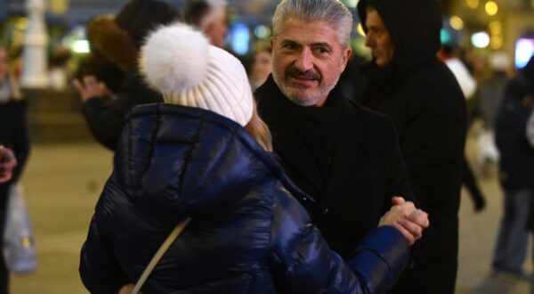 23.12.2024., Zagreb, Hrvatska - Niko Tokic Kartelo, predsjednicki kandidat, odrzao predizborni skup na trgu. Photo: Josip Mikacic/PIXSELL