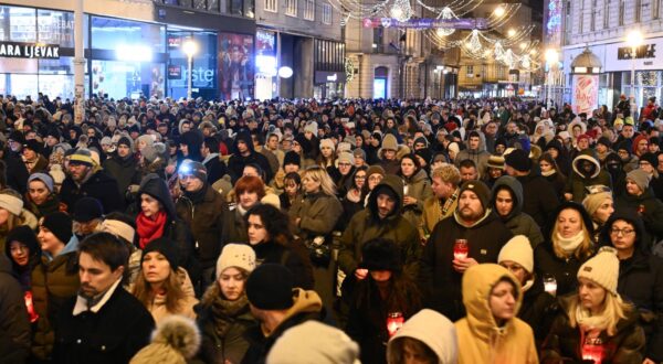 23.12.2024., Zagreb - U povodu tragicnog dogadjaja u Osnovnoj skoli Precko u znak pijeteta, tri obrazovna sindikata: Sindikat hrvatskih ucitelja, Sindikat Preporod i Nezavisni sindikat zaposlenih u srednjim skolama Hrvatske organiziraju mirni mimohod "Za sigurnu skolu". Sudionici mimohoda krenuli su s Trga Republike Hrvatske Photo: Josip Regovic/PIXSELL