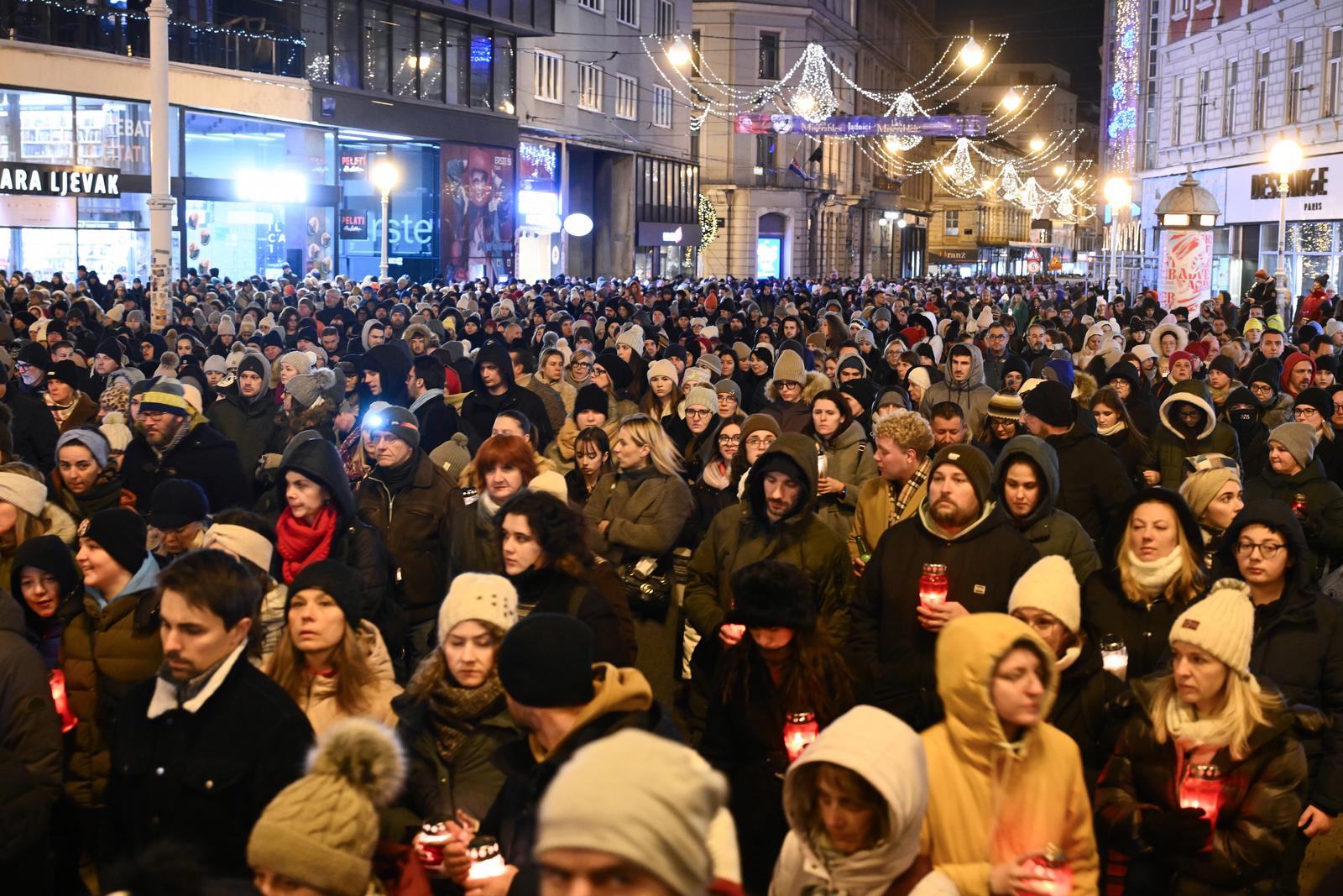 23.12.2024., Zagreb - U povodu tragicnog dogadjaja u Osnovnoj skoli Precko u znak pijeteta, tri obrazovna sindikata: Sindikat hrvatskih ucitelja, Sindikat Preporod i Nezavisni sindikat zaposlenih u srednjim skolama Hrvatske organiziraju mirni mimohod "Za sigurnu skolu". Sudionici mimohoda krenuli su s Trga Republike Hrvatske Photo: Josip Regovic/PIXSELL