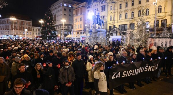 23.12.2024., Zagreb - U povodu tragicnog dogadjaja u Osnovnoj skoli Precko u znak pijeteta, tri obrazovna sindikata: Sindikat hrvatskih ucitelja, Sindikat Preporod i Nezavisni sindikat zaposlenih u srednjim skolama Hrvatske organiziraju mirni mimohod 