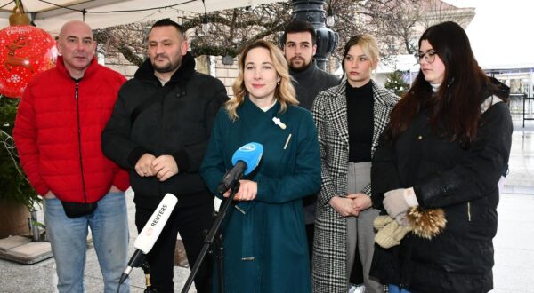 24.12.2024., Slavonski Brod - Kandidatkinja za predsjednicu Republike Hrvatske Marija Selak Raspudic odrzala je konferenciju za medije s temom iseljavanja mladih. Na konferenciji su se novinarima obratiti i mladi koji su odselili iz Republike Hrvatske, kao i oni koji su se u domovinu vratili iz inozemstva. Photo: Ivica Galovic/PIXSELL