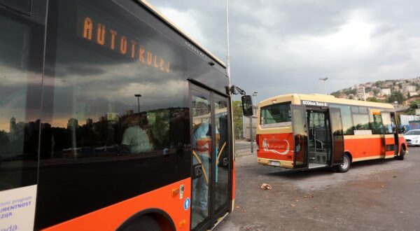 26.07.2022., Rijeka - Predstavljanje 23 od 37 novih autobusa Komunalnog drustva Autotrolej na autobusnom kolodvoru Delta. Autobusi su nabavljeni putem EU projekta "Nabava novih autobusa za Komunalno drustvo Autotrolej d.o.o." Projekt su predstavili gradonacelnik Marko Filipovic, direktor Autotroleja Alberto Kontus i procelnica odjela za komuinalni sustav Maja Malnar.  Photo: Goran Kovacic/PIXSELL