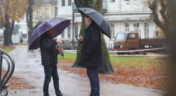 27.11.2024., Karlovac - Kisno prijepodne opustilo je gradske ulice i parkove. Photo: Kristina Stedul Fabac/PIXSELL