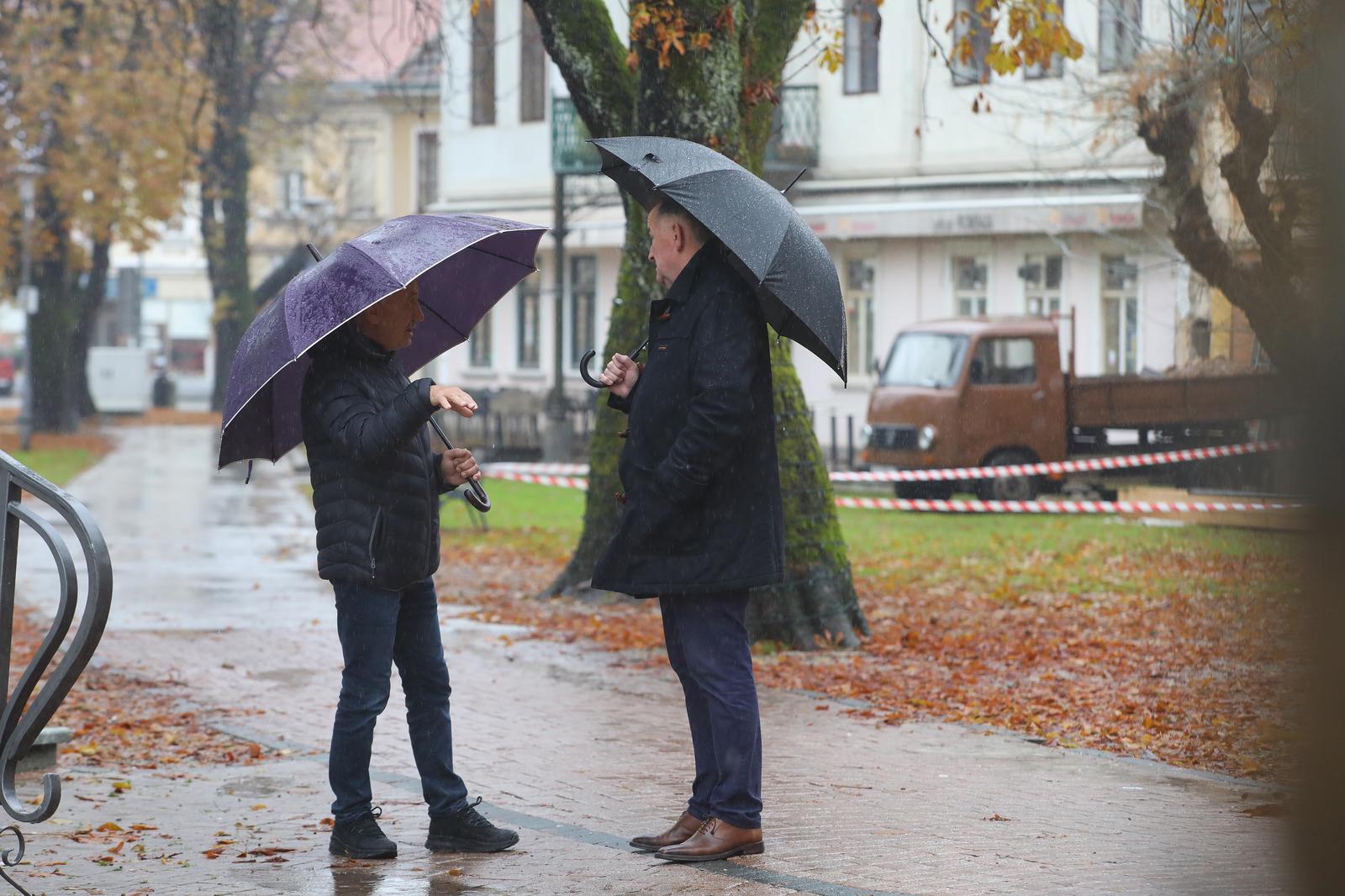 27.11.2024., Karlovac - Kisno prijepodne opustilo je gradske ulice i parkove. Photo: Kristina Stedul Fabac/PIXSELL