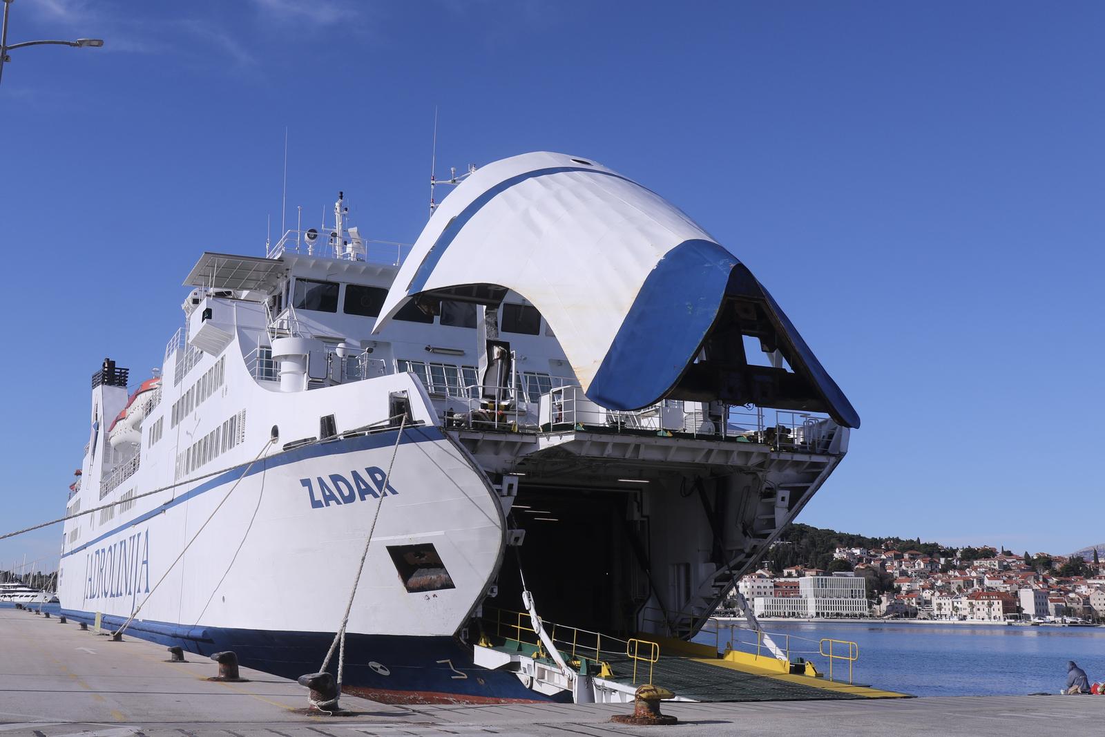 27.12.2024., Split - Trajekt Zadar na vezu luke. Photo: Ivo Cagalj/PIXSELL