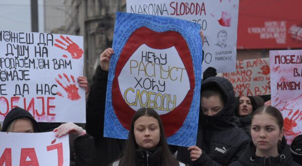 27, December, 2024, Nis - Students, pupils, teachers, professors and citizens gathered again this Friday at the intersection near the Nis Court to pause for 15 minutes in the action "Stop, Serbia" and thus pay tribute to the victims in Novi Sad, which was followed by a protest walk and blockade of the Youth Bridge. Photo: Radule Perisic/ATAImages

27, decembar, 2024, Nis - Studenti, djaci, nastavnici, profesori i gradjani okupili su se i ovog petka na raskrsnici kod niskog Suda kako bi zastali na 15 minuta u akciji "Zastani, Srbijo" i tako odali pocast nastradalima u Novom Sad, a nakon toga je usledila protestna setnja i blokada Mosta mladosti. Photo: Radule Perisic/ATAImages Photo: Radule Perisic/ATAImages/PIXSELL