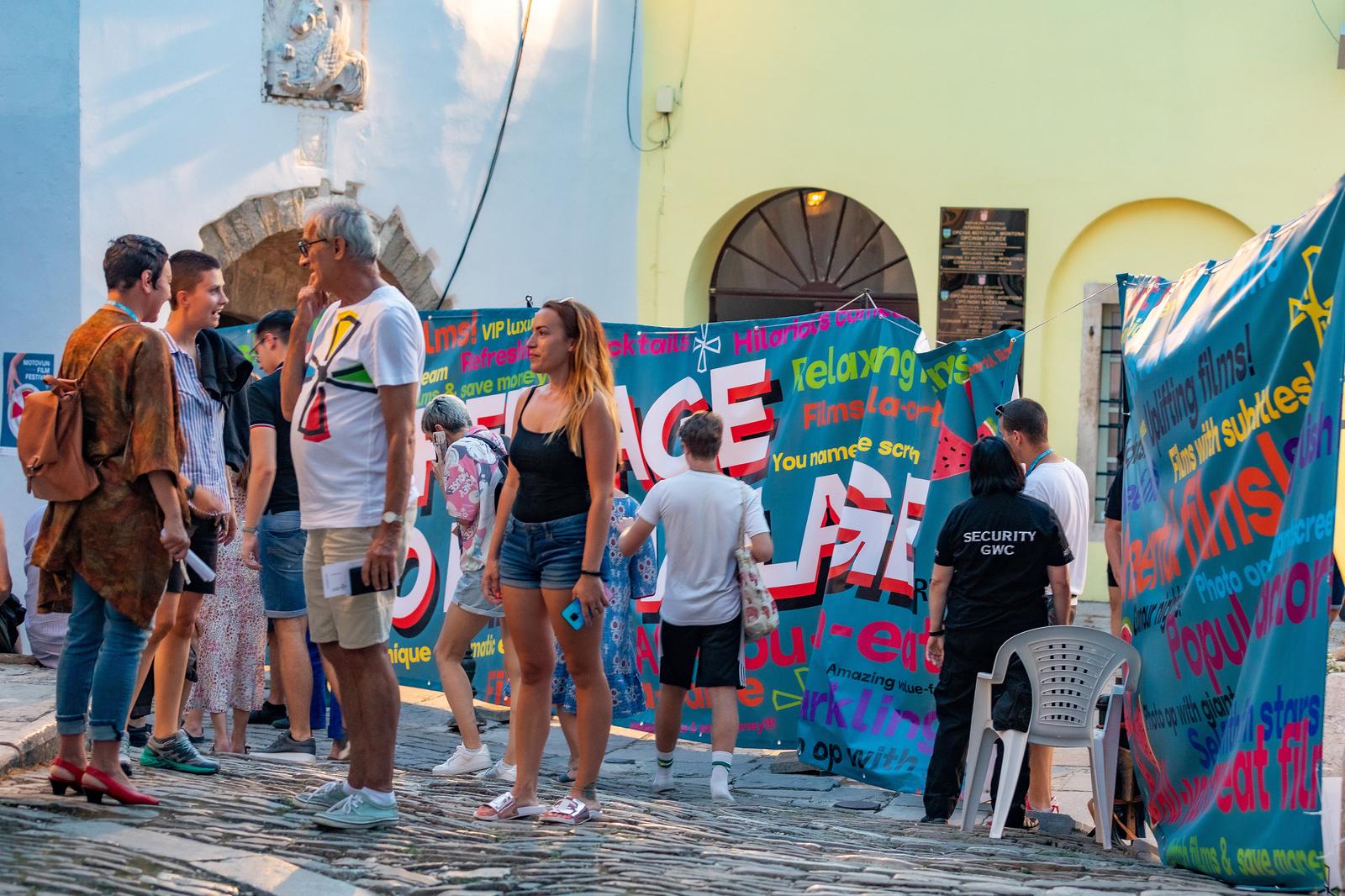 27.07.2021., Motovun - Na trgu Andree Antica otvoren je Motovun Film Festival koje je vodio Mario Petrekovic a tijekom otvorenja publici su se obratili Tomislav Pahovic (nacelnik opcinme Motovun), zamjenica Zupana Istarske zupanije Jassica Acquavita, Veleposlanik Italije u Hrvatskoj Pierfrancesco Sacco i Igor Mirkovic direktor festivala. Photo: Srecko Niketic/PIXSELL