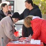 29.11.2024., Sibenik - Zapocelo prikupljanje potpisa sa predsjednicku kampanju Zorana Milanovica Photo: Hrvoje Jelavic/PIXSELL