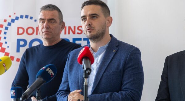 29.11.2024., Otok -  Domovinski pokret odrzao je konferenciju za medije. Konferenciji je nazocio ministar demografije i useljenistva Ivan Sipic, potpredsjednik Vlade Republike Hrvatske i ministar poljoprivrede, sumarstva i ribarstva Josip Dabro te kandidat za gradonacelnika Grada Otoka na prijevremenim izborima Slavko Grgic. 
 Photo: Borna jaksic/PIXSELL