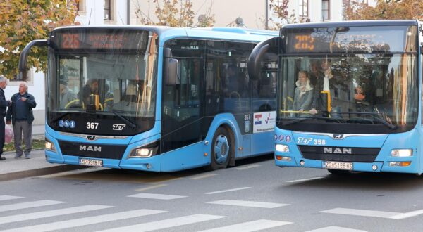 30.10.2024., Zagreb - Povodom predstojeceg blagdana Svih svetih ZET je vec ovih dana pojacao autobusne linije prema svim gradskim grobljima. Na sam blagdan autobusi ce kretati cim se popune, a ukadaju se medjustanice na putu do grobalja. Photo: Patrik Macek/PIXSELL