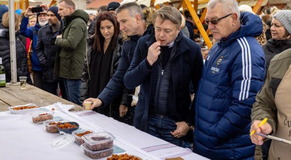 30.11.2024., Karanac - 15 Zimski vasar i Cvarakfest u Karancu na sajamskoj livadi uz crkvu sv. Donata. Photo: Davor Javorovic/PIXSELL